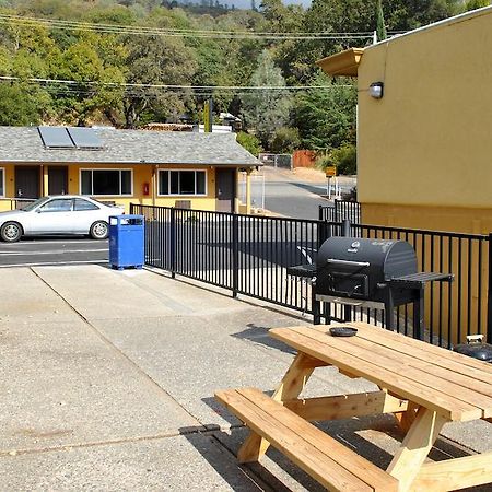 Clearlake Oaks Lake Marina Inn מראה חיצוני תמונה