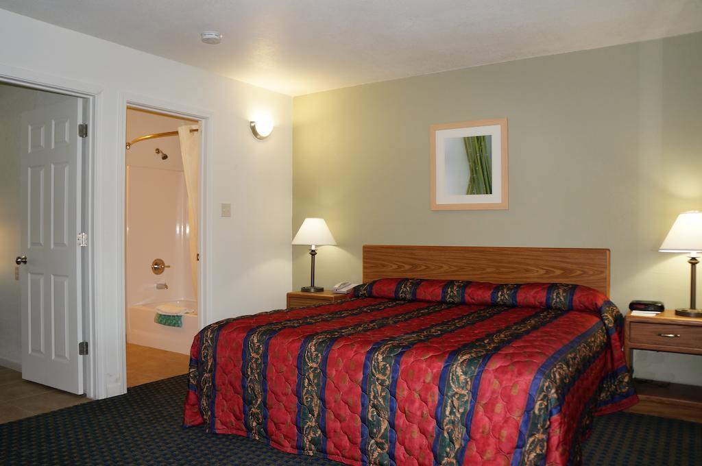 Clearlake Oaks Lake Marina Inn חדר תמונה