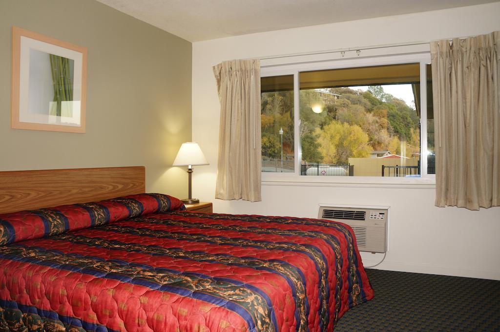 Clearlake Oaks Lake Marina Inn חדר תמונה