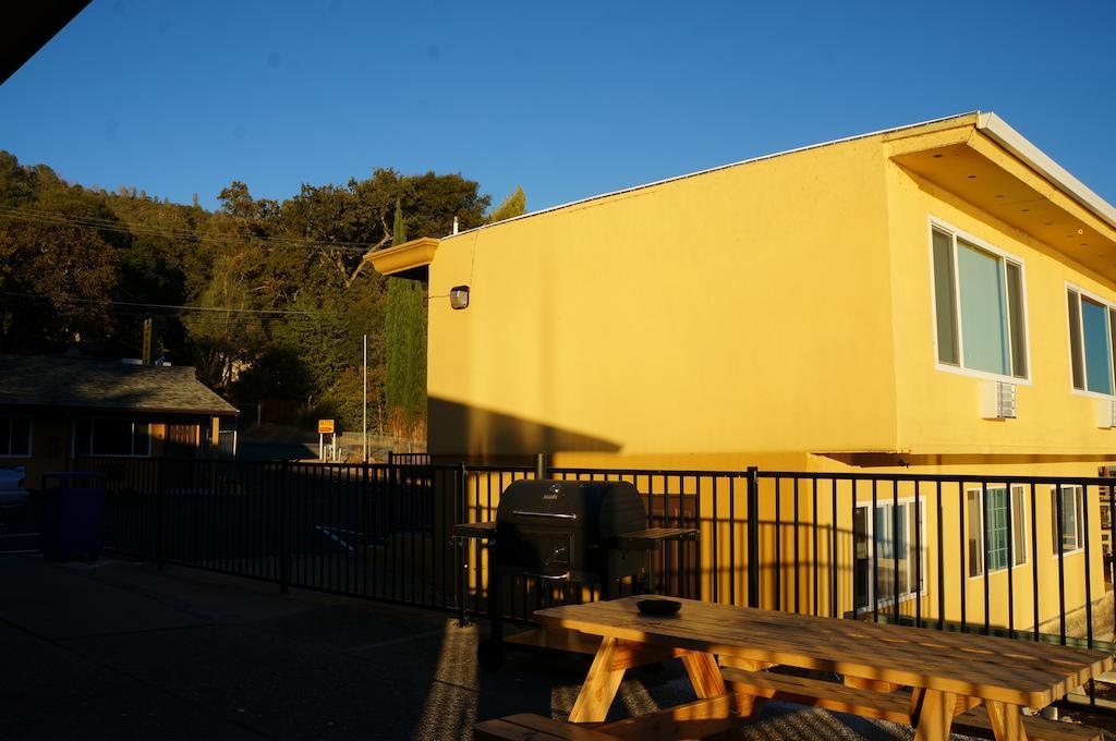 Clearlake Oaks Lake Marina Inn מראה חיצוני תמונה
