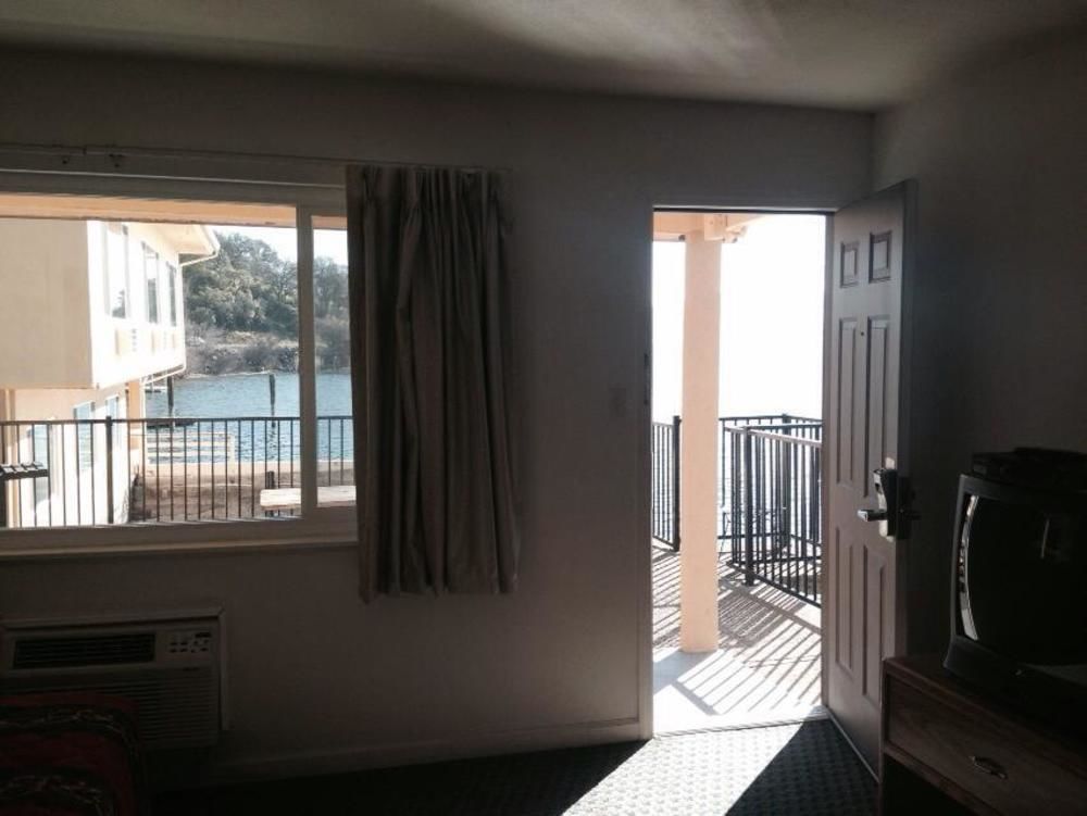 Clearlake Oaks Lake Marina Inn מראה חיצוני תמונה