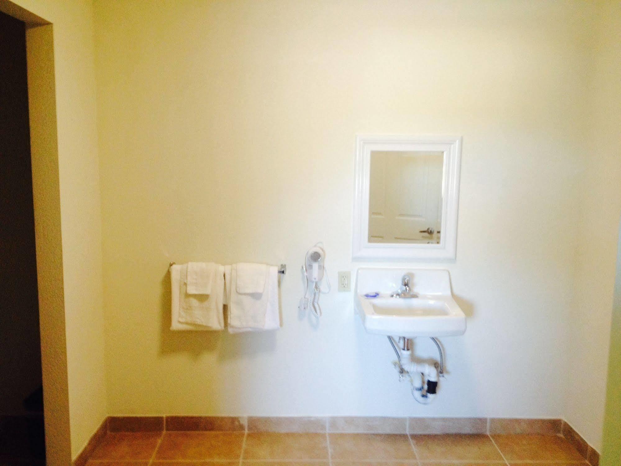 Clearlake Oaks Lake Marina Inn מראה חיצוני תמונה